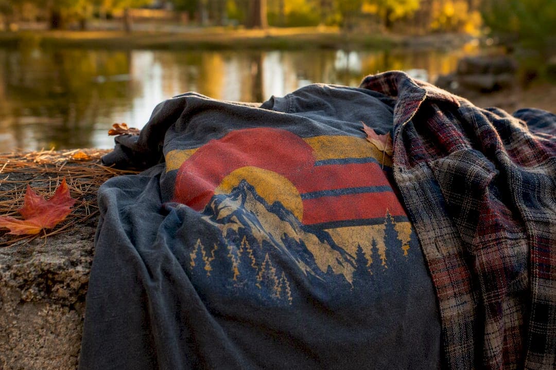 The Simplest Way to Layer Nostalgic Tees for Cool Weather