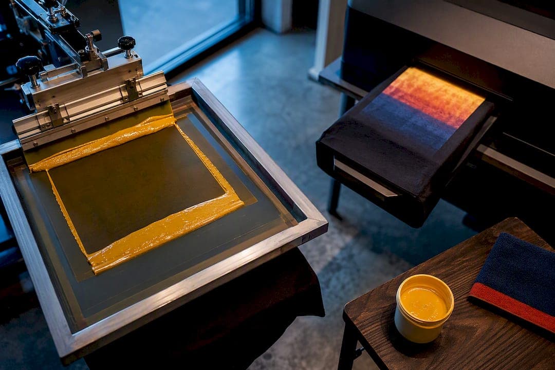 Under 24 Shirts? Screen Print vs DTG, Run Size Rules for Denver Tees